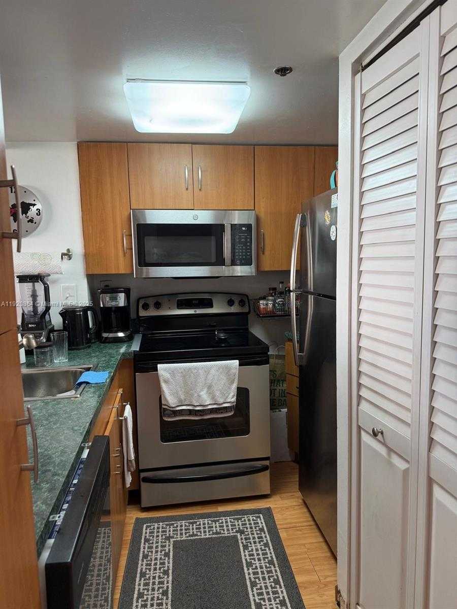 Small Image of 540 BRICKELL KEY DR #910, Miami Number 5