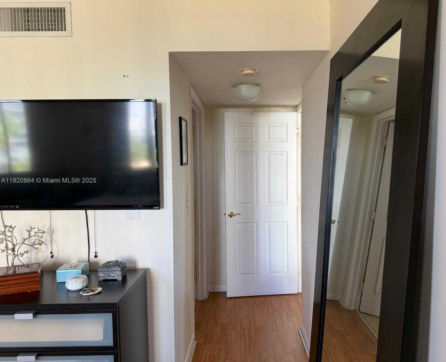 Small Image of 540 BRICKELL KEY DR #910, Miami Number 9