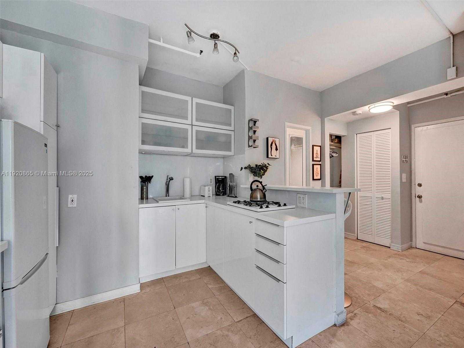 Small Image of 255 WEST 24TH ST #306, Miami Beach Number 10