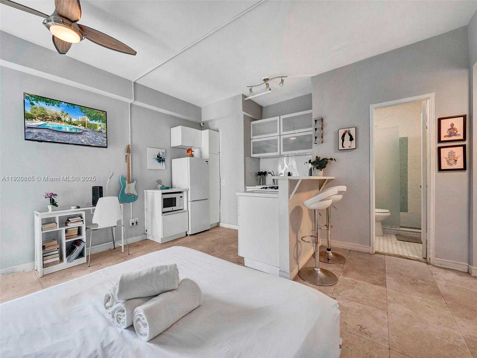 Small Image of 255 WEST 24TH ST #306, Miami Beach Number 3