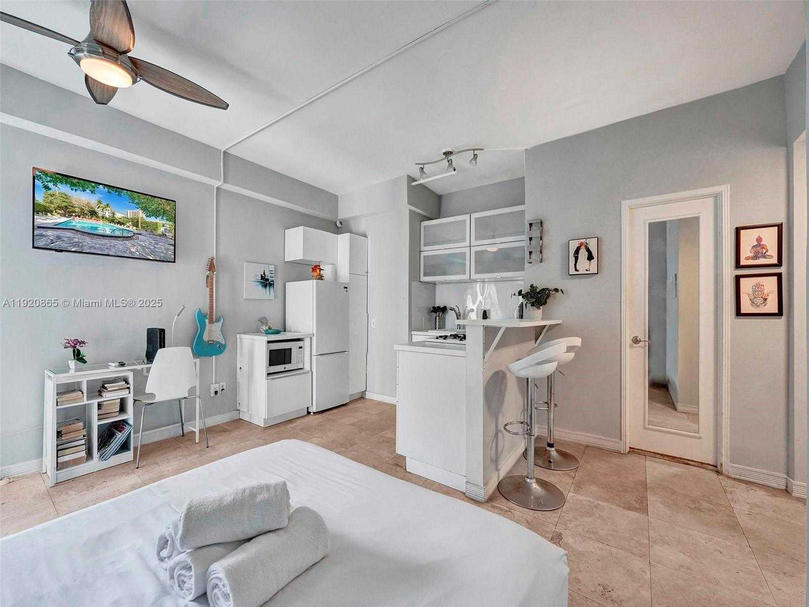 Small Image of 255 WEST 24TH ST #306, Miami Beach Number 6