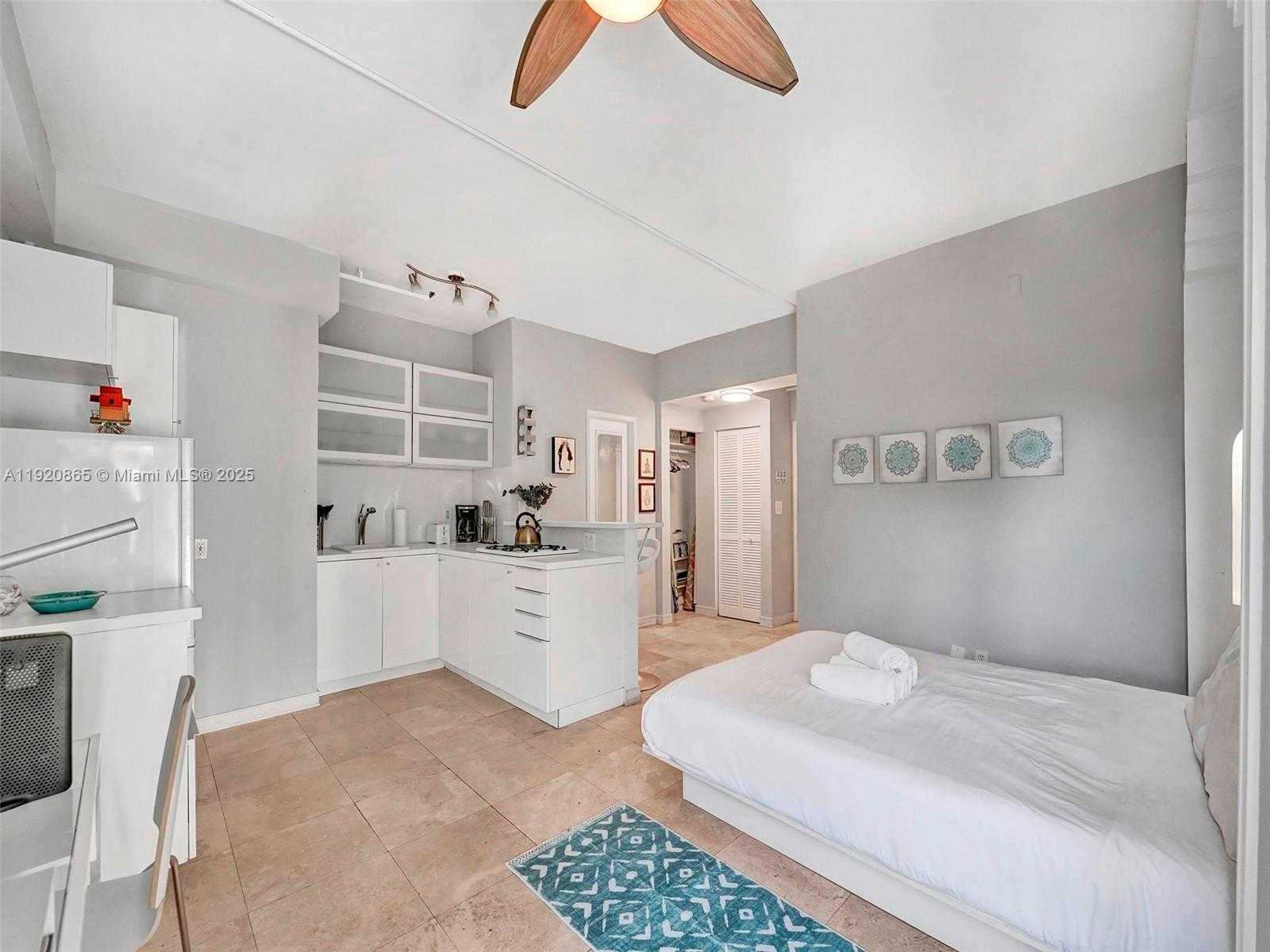 Small Image of 255 WEST 24TH ST #306, Miami Beach Number 7
