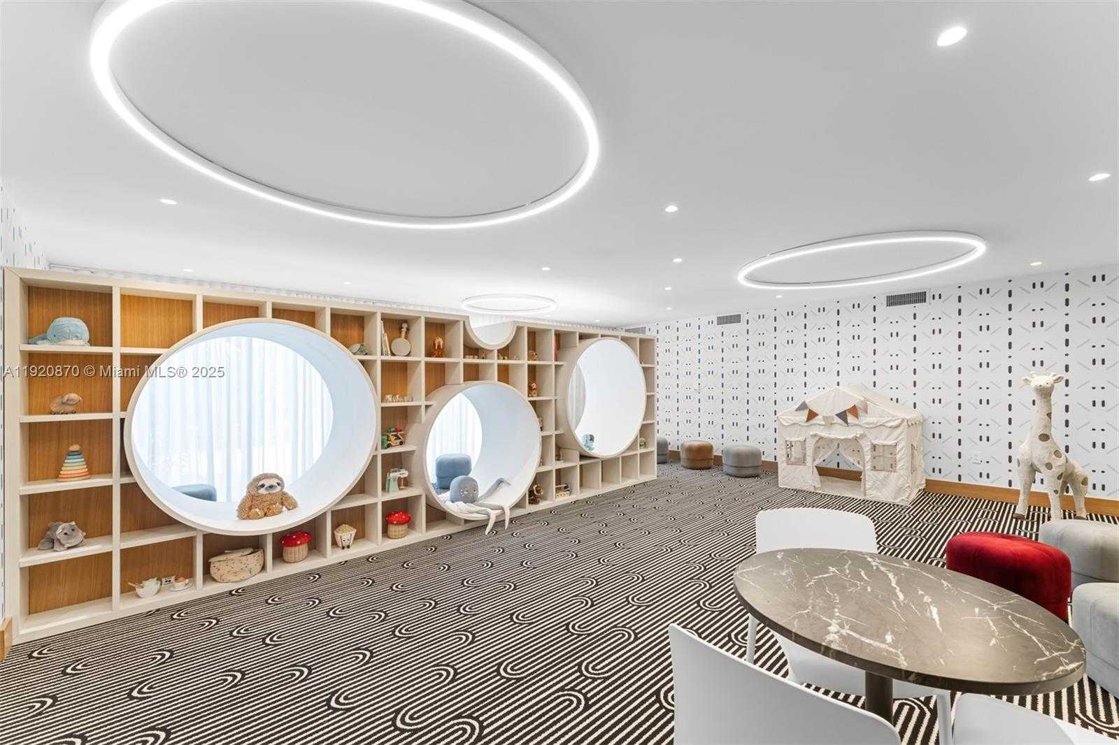 Small Image of 2678 TIGERTAIL AVE #1504, Miami Number 27