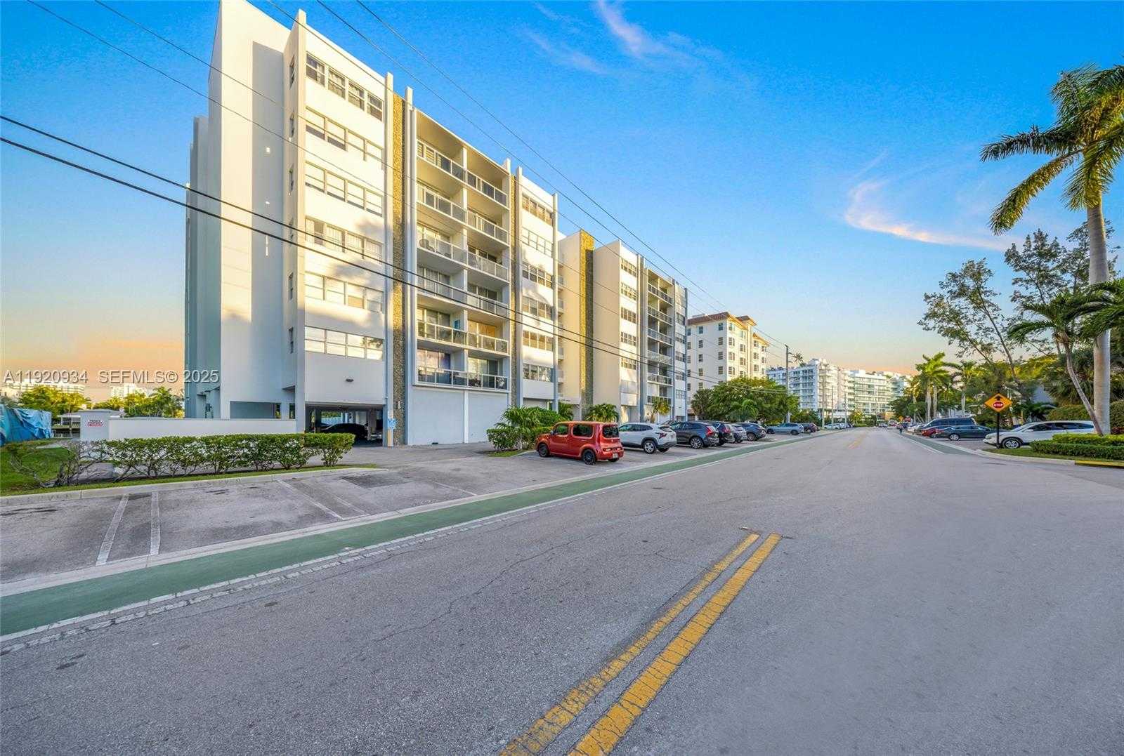 Small Image of 9381 EAST BAY HARBOR DR #504N, Bay Harbor Islands Number 33