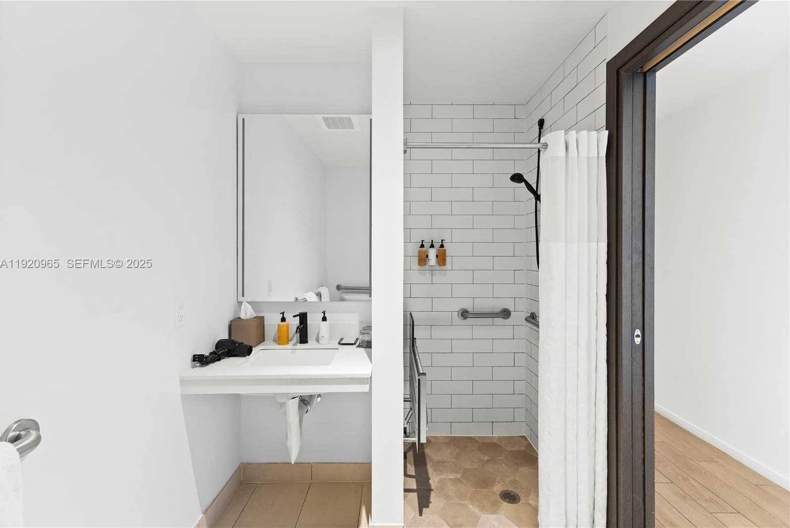 Small Image of 398 NORTH EAST 5TH ST #3515, Miami Number 14