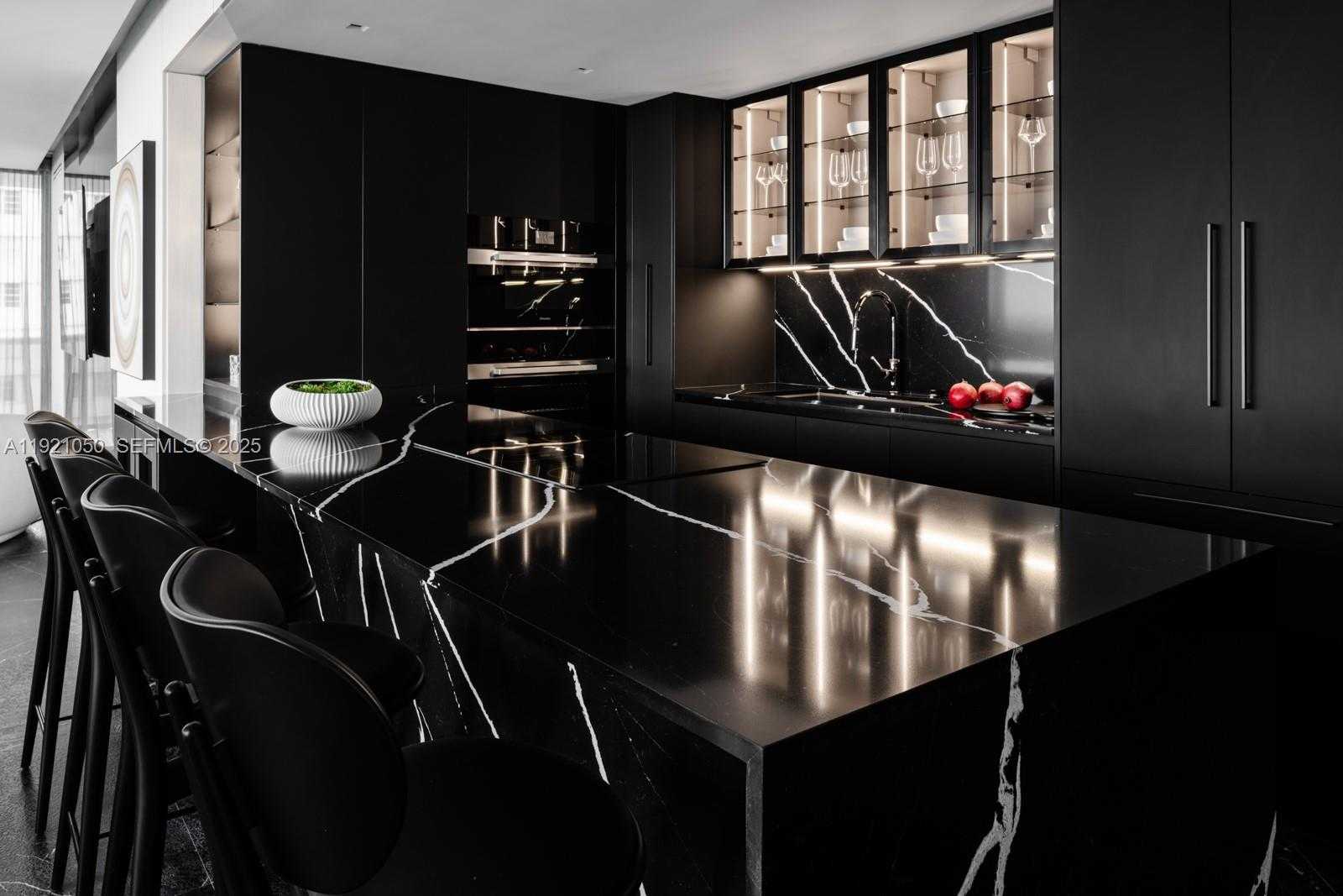 Small Image of 5875 COLLINS AVE #902, Miami Beach Number 9