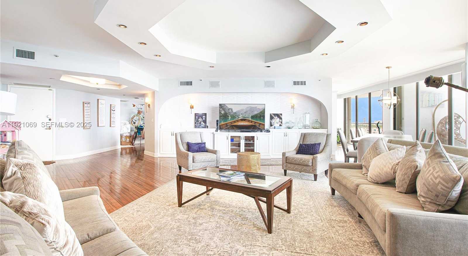 Small Image of 19707 TURNBERRY WAY #10AB, Aventura Number 10