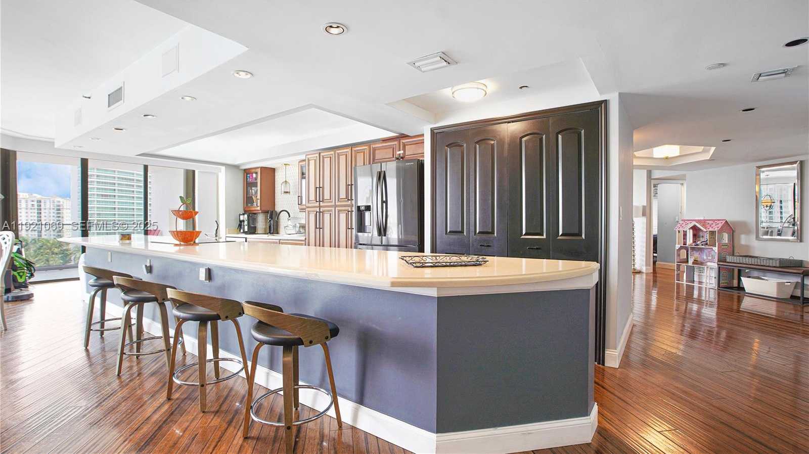 Small Image of 19707 TURNBERRY WAY #10AB, Aventura Number 12