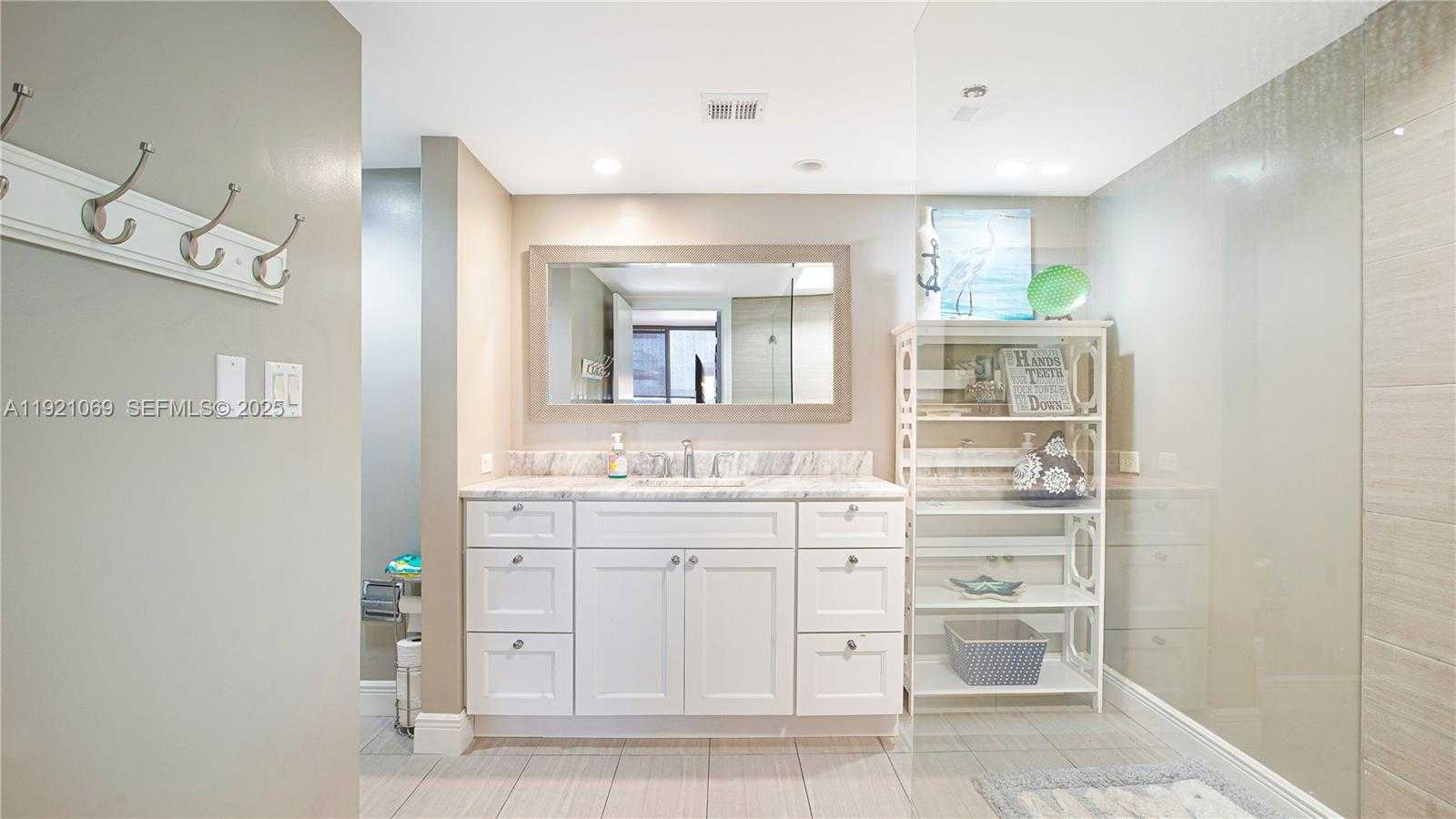 Small Image of 19707 TURNBERRY WAY #10AB, Aventura Number 17