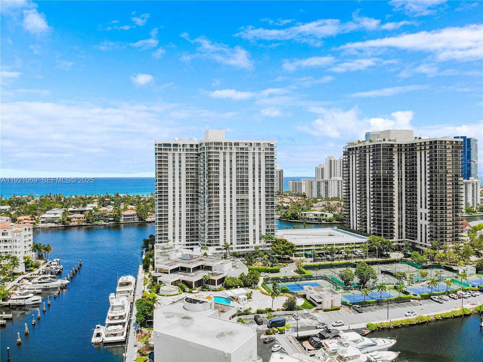 Small Image of 19707 TURNBERRY WAY #10AB, Aventura Number 5