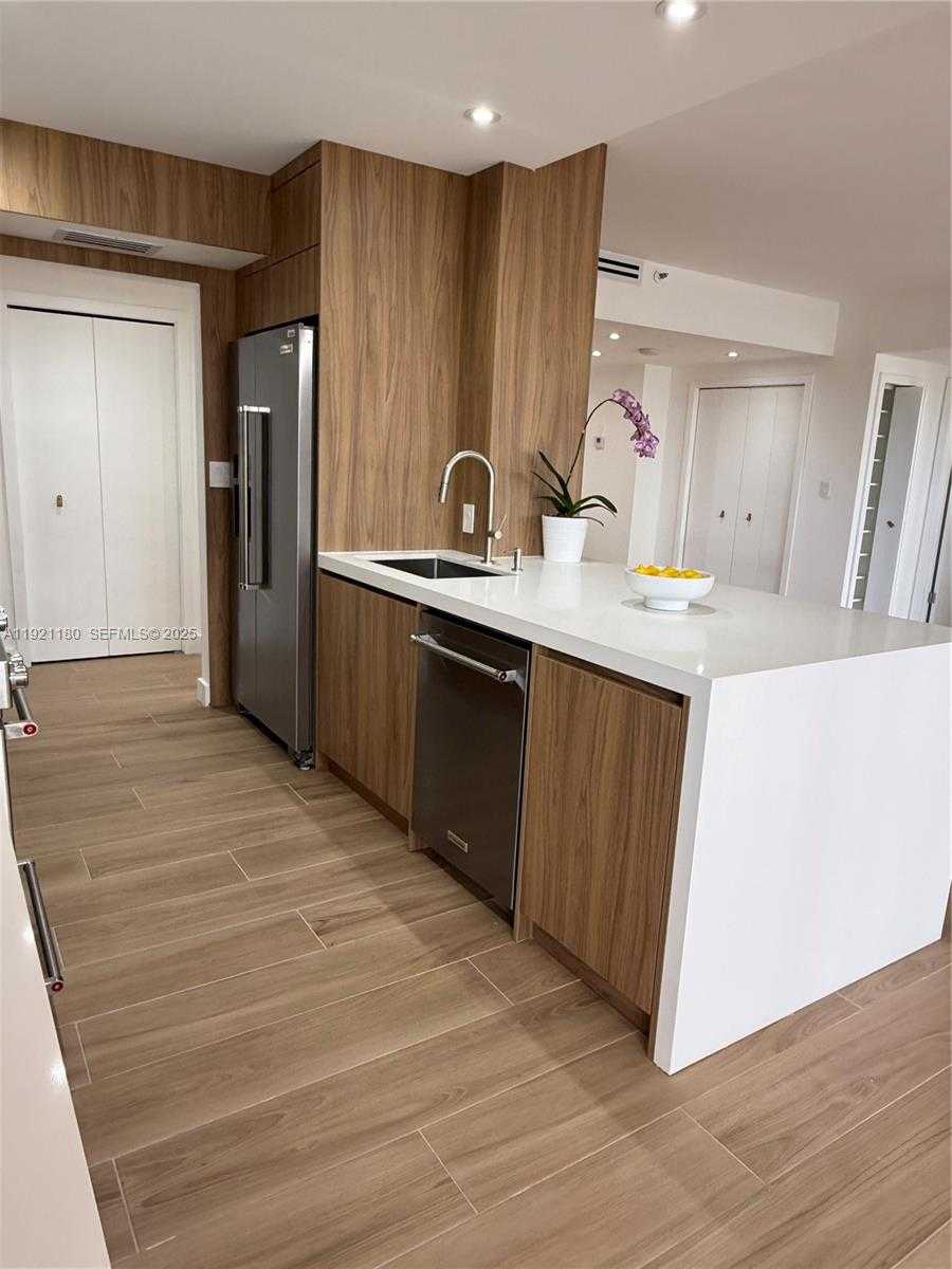 Small Image of 20191 EAST COUNTRY CLUB DR #504, Aventura Number 19