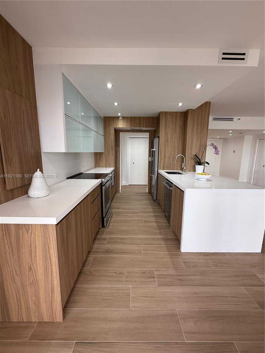 Small Image of 20191 EAST COUNTRY CLUB DR #504, Aventura Number 3