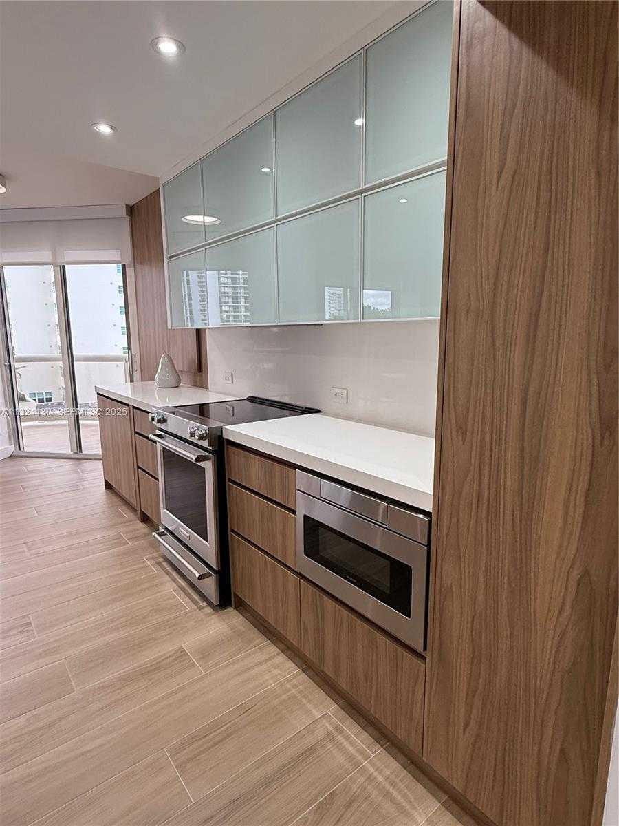 Small Image of 20191 EAST COUNTRY CLUB DR #504, Aventura Number 4