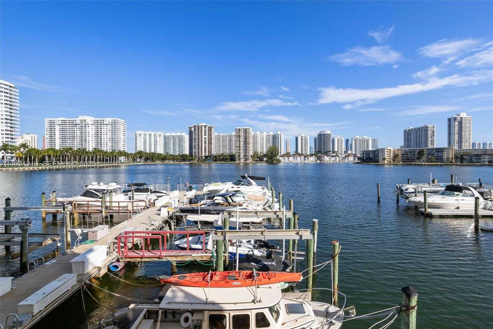 Small Image of 18071 BISCAYNE BLVD #802, Aventura Number 31