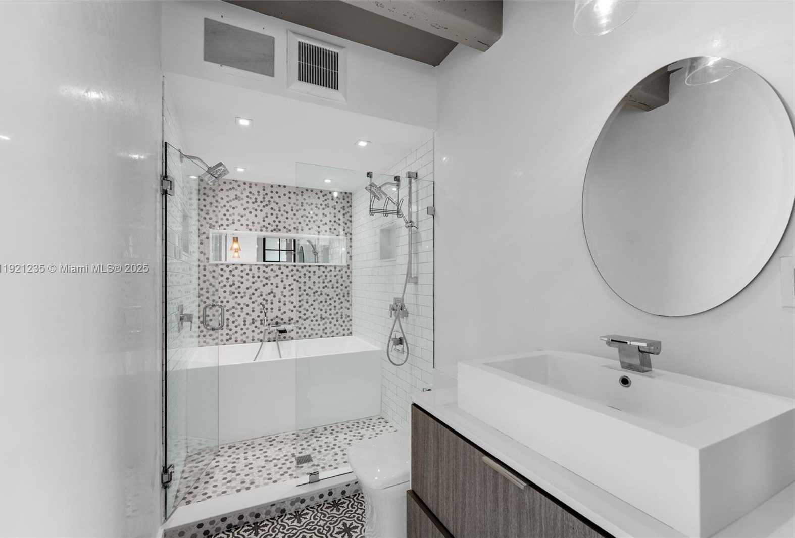 Small Image of 6901 EDGEWATER DR #315, Coral Gables Number 15