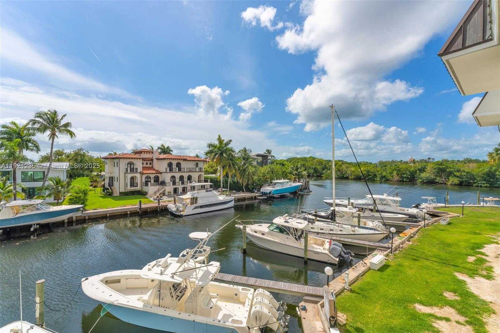 Small Image of 6901 EDGEWATER DR #315, Coral Gables Number 18