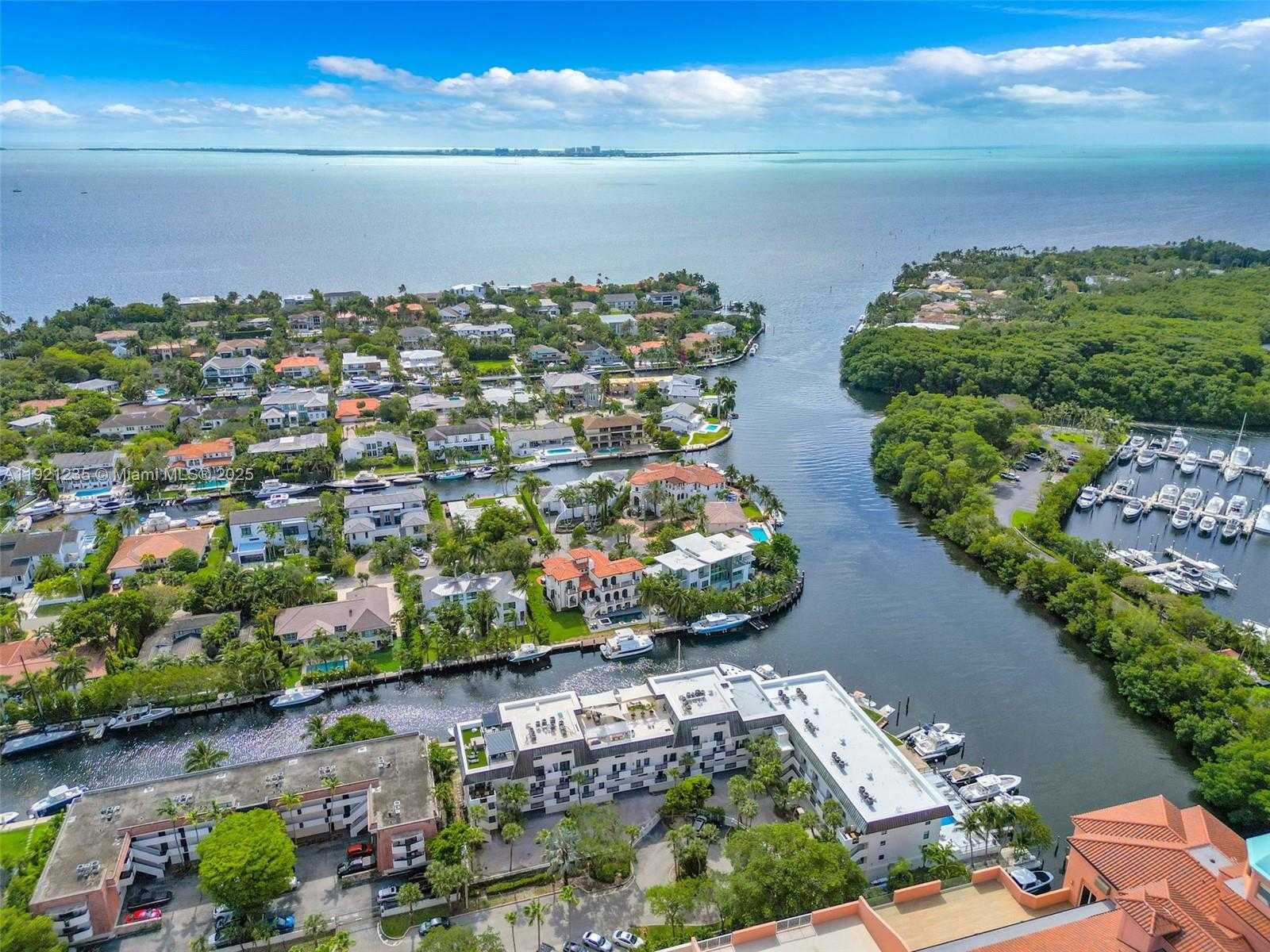 Small Image of 6901 EDGEWATER DR #315, Coral Gables Number 21