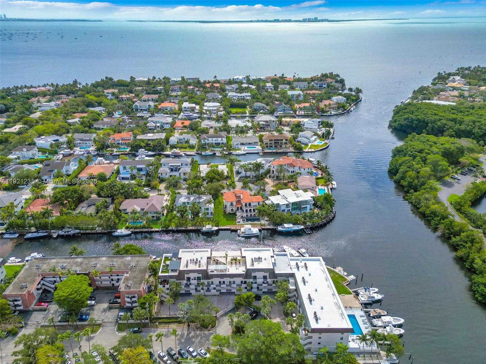 Small Image of 6901 EDGEWATER DR #315, Coral Gables Number 22