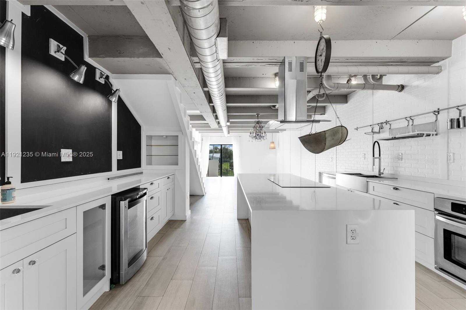 Small Image of 6901 EDGEWATER DR #315, Coral Gables Number 3