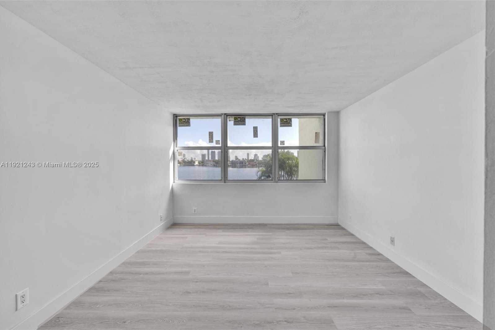 Small Image of 16570 NORTH EAST 26TH AVE #2A, North Miami Beach Number 15