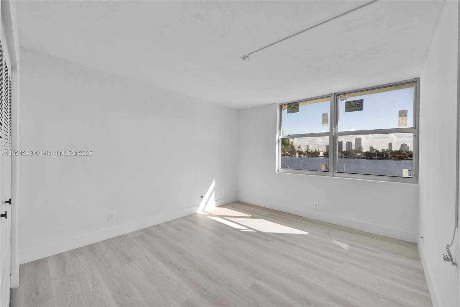 Small Image of 16570 NORTH EAST 26TH AVE #2A, North Miami Beach Number 20