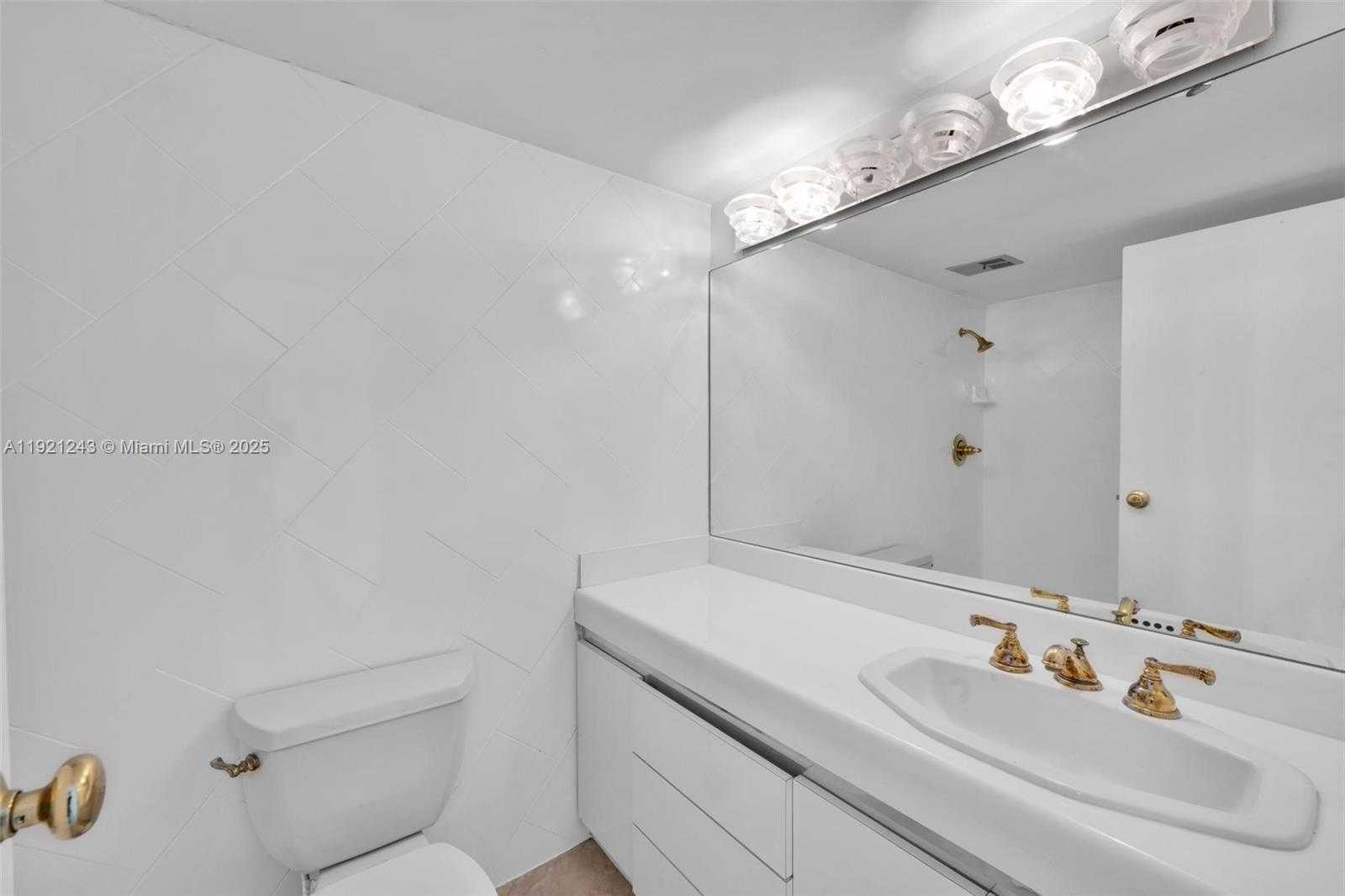 Small Image of 16570 NORTH EAST 26TH AVE #2A, North Miami Beach Number 21