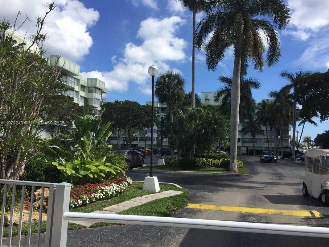 Small Image of 16570 NORTH EAST 26TH AVE #2A, North Miami Beach Number 27