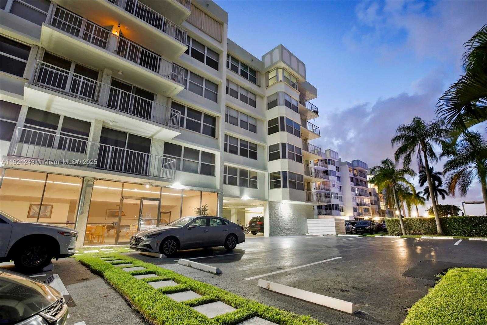 Small Image of 16570 NORTH EAST 26TH AVE #2A, North Miami Beach Number 28