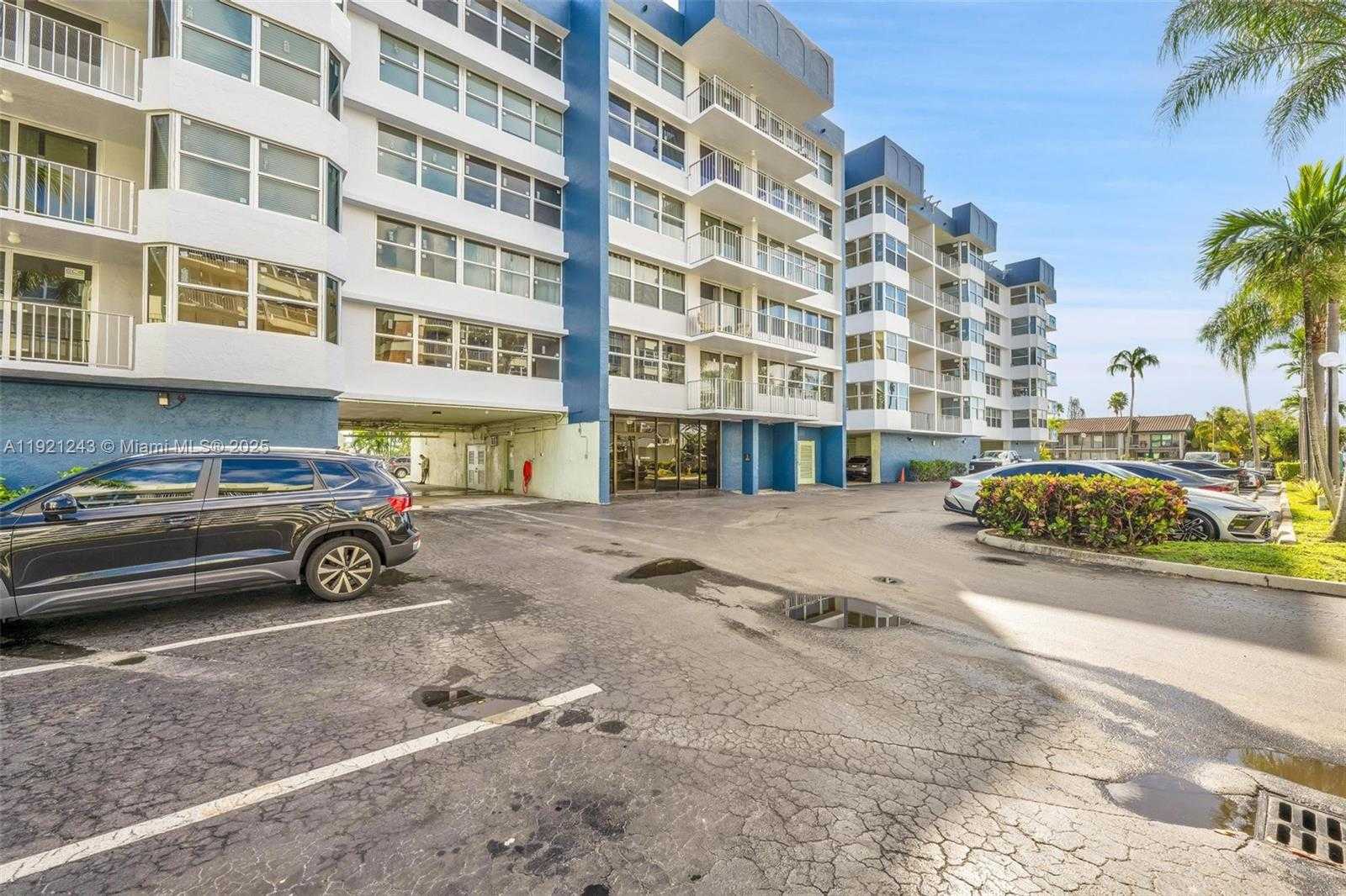 Small Image of 16570 NORTH EAST 26TH AVE #2A, North Miami Beach Number 29