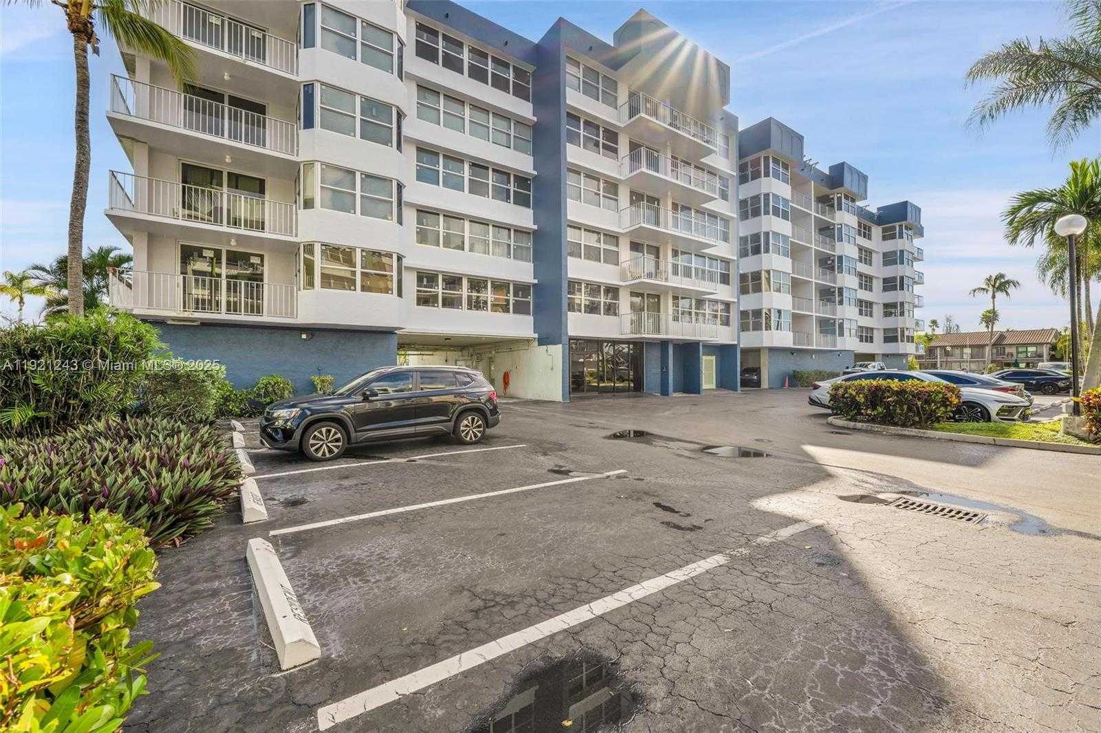 Small Image of 16570 NORTH EAST 26TH AVE #2A, North Miami Beach Number 30