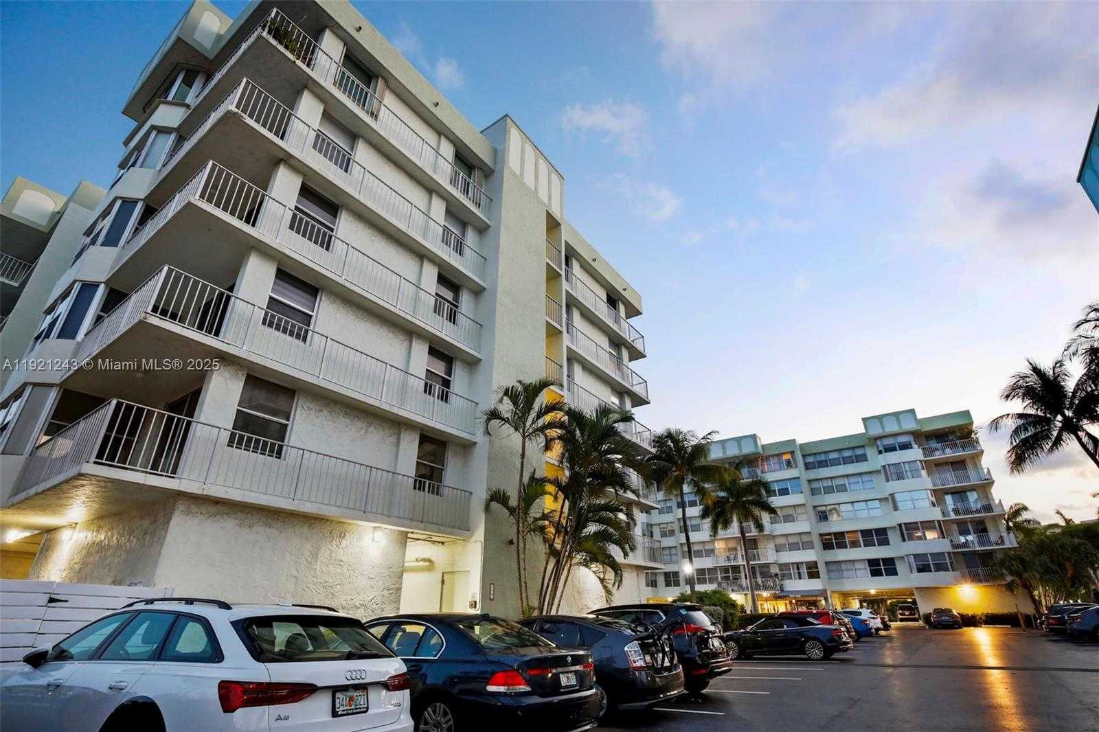 Small Image of 16570 NORTH EAST 26TH AVE #2A, North Miami Beach Number 31