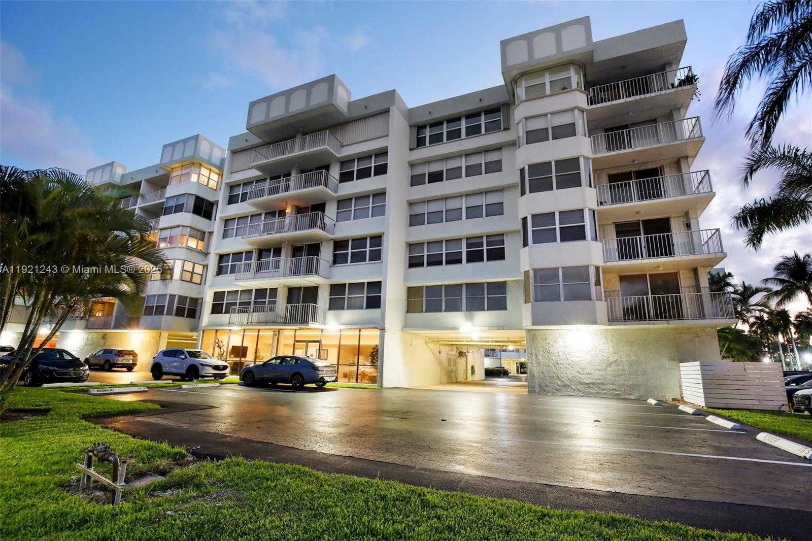 Small Image of 16570 NORTH EAST 26TH AVE #2A, North Miami Beach Number 37