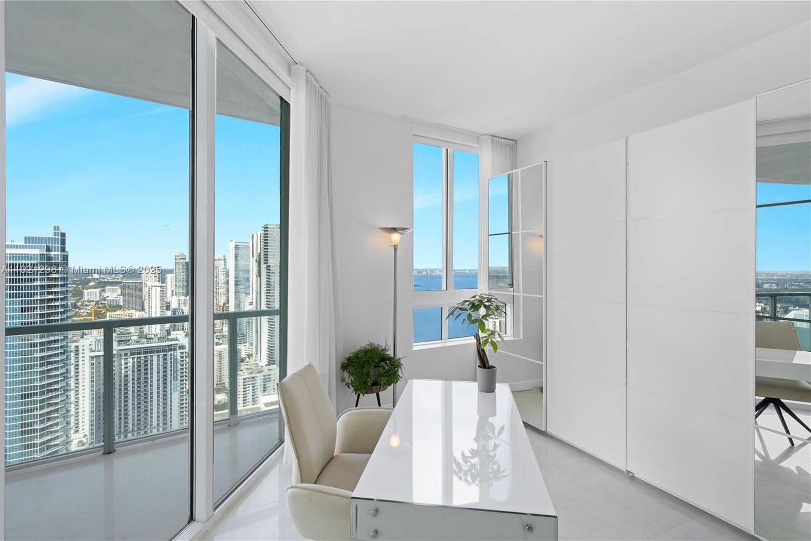 Imagen de Pequeño Objeto