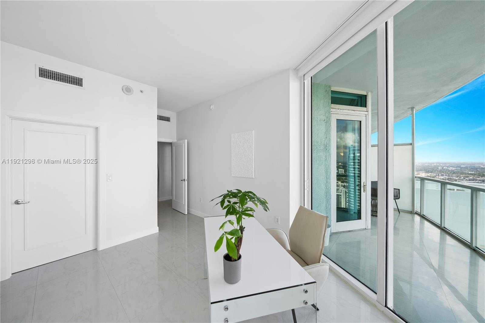 Imagen de Pequeño Objeto