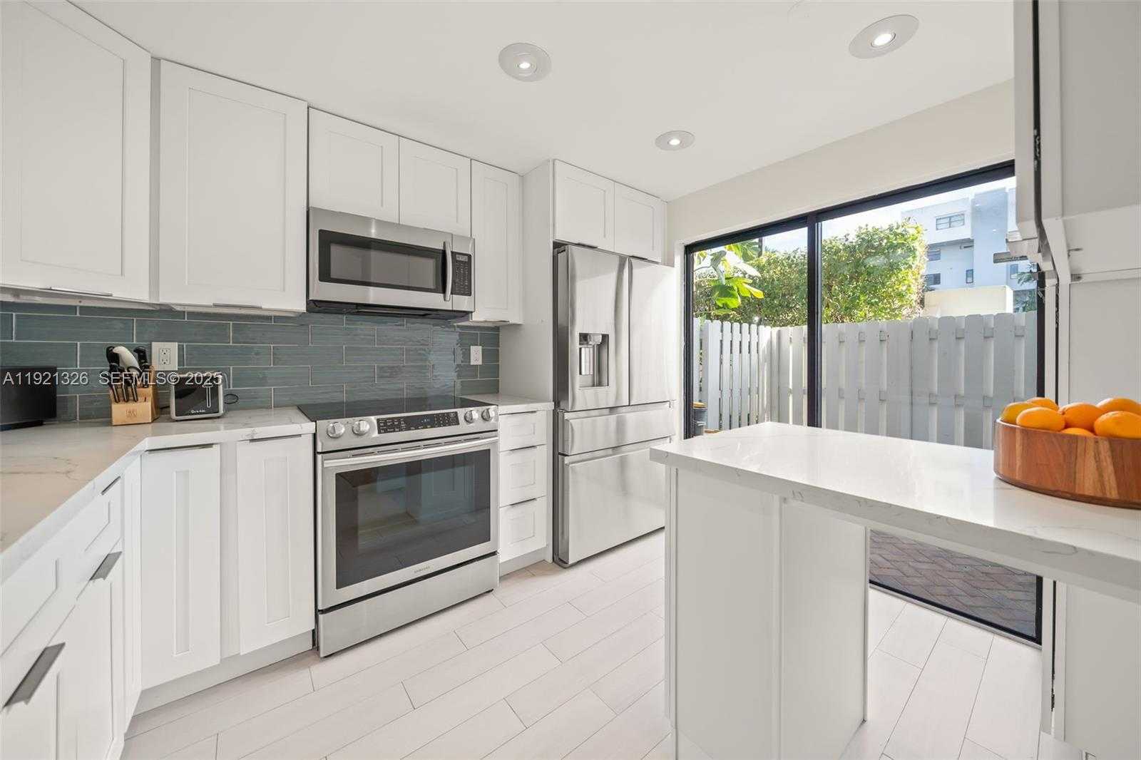 Small Image of 429 POINCIANA DR #1415, Sunny Isles Beach Number 18