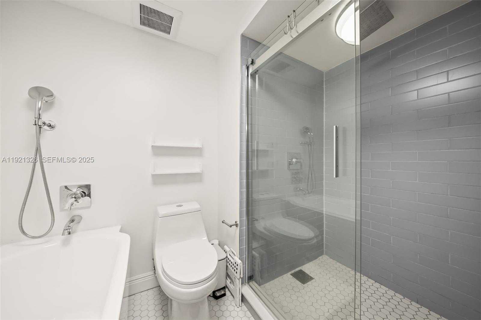Small Image of 429 POINCIANA DR #1415, Sunny Isles Beach Number 24