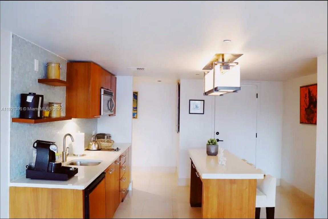Small Image of 6801 COLLINS AVE #315, Miami Beach Number 12