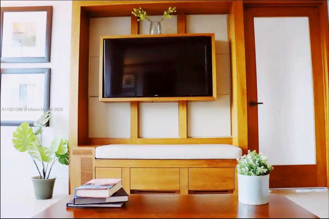 Small Image of 6801 COLLINS AVE #315, Miami Beach Number 5