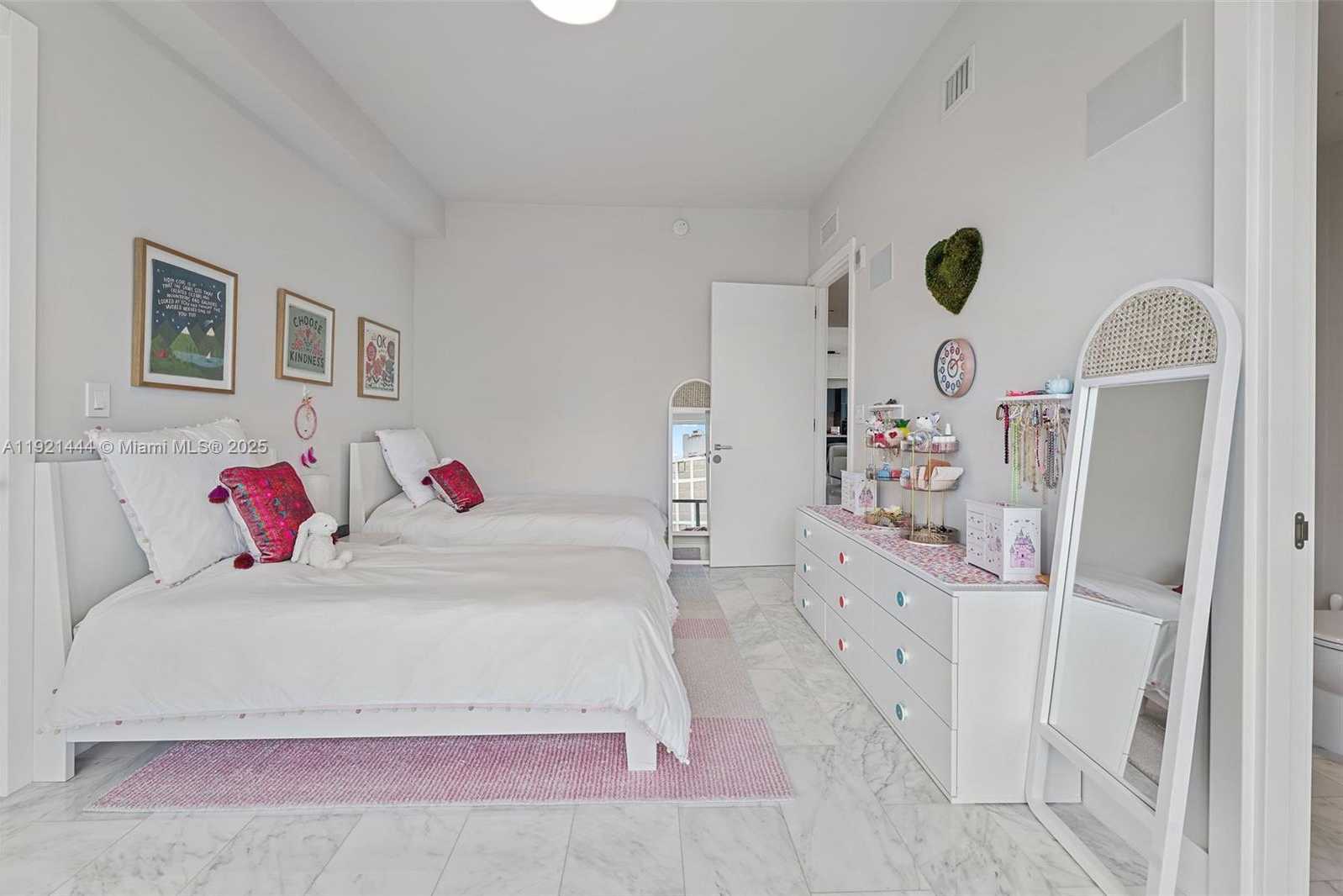 Small Image of 1451 BRICKELL AVE #2802, Miami Number 12