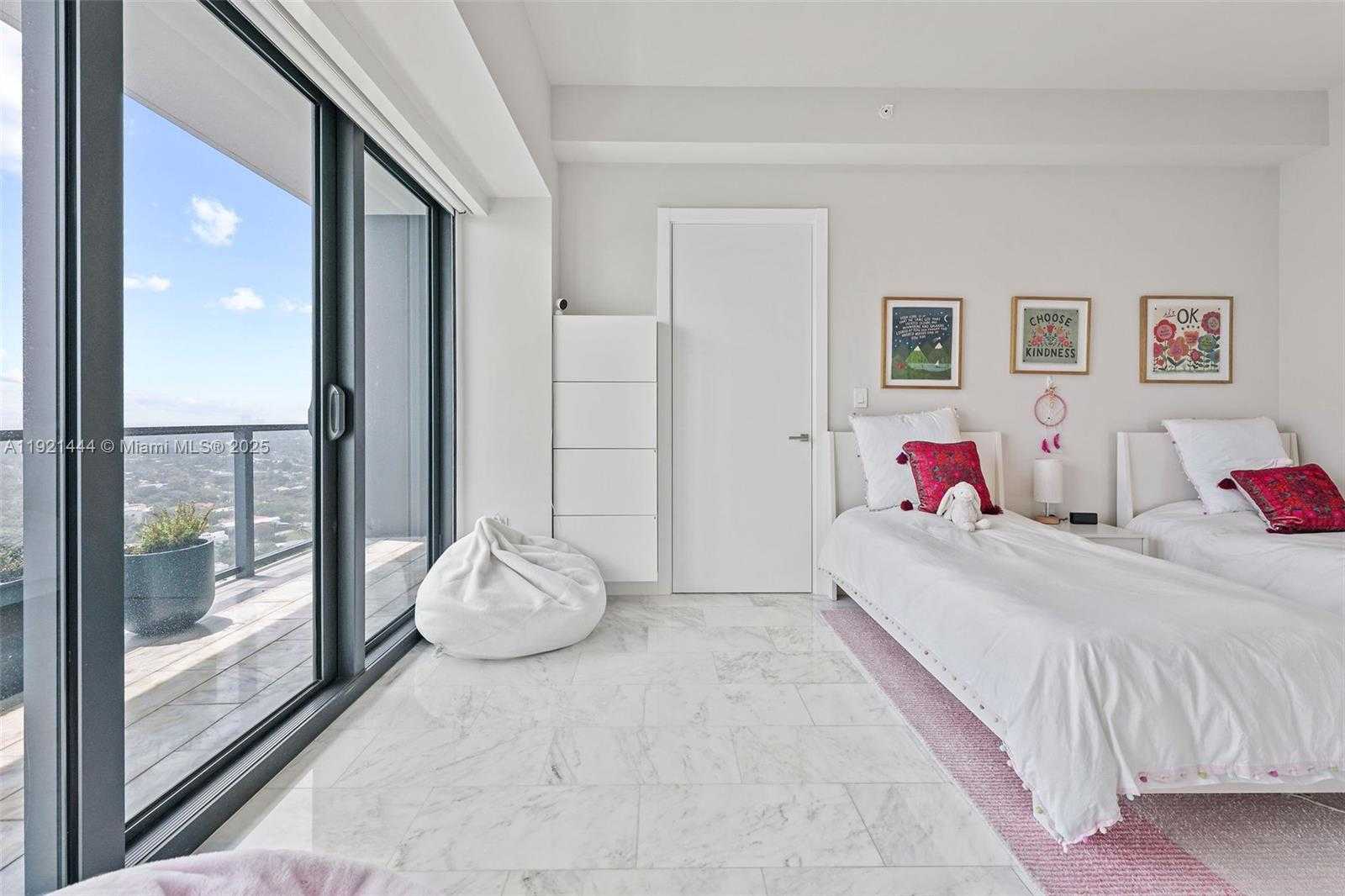 Small Image of 1451 BRICKELL AVE #2802, Miami Number 14