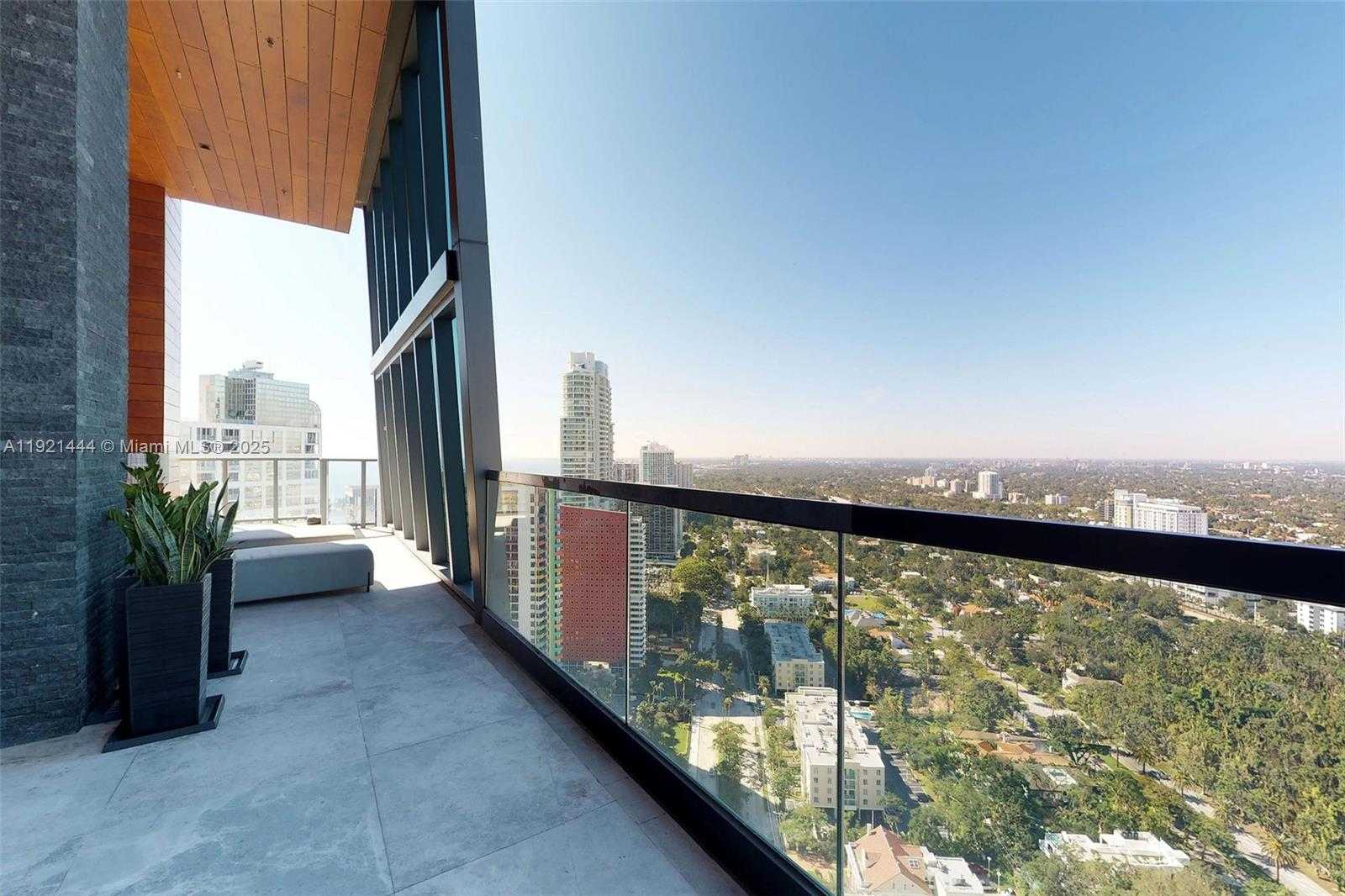 Small Image of 1451 BRICKELL AVE #2802, Miami Number 27