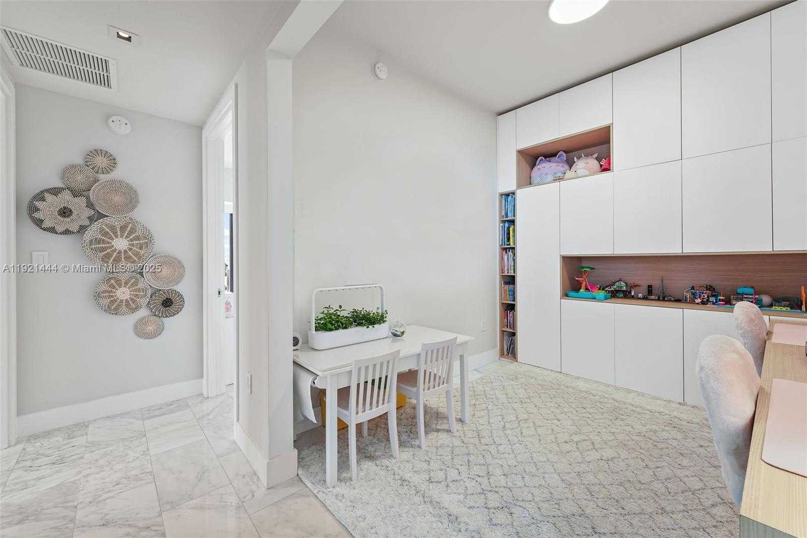 Small Image of 1451 BRICKELL AVE #2802, Miami Number 8