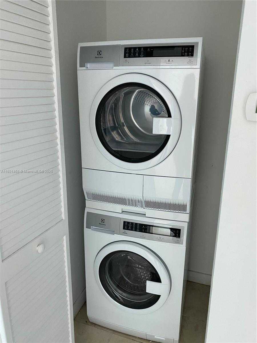 Small Image of 300 SOUTH BISCAYNE BLVD #2710, Miami Number 13