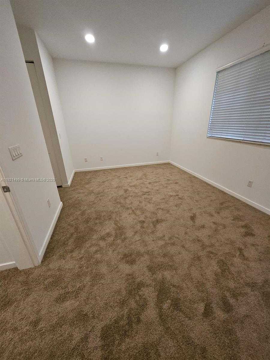 Imagen de Pequeño Objeto