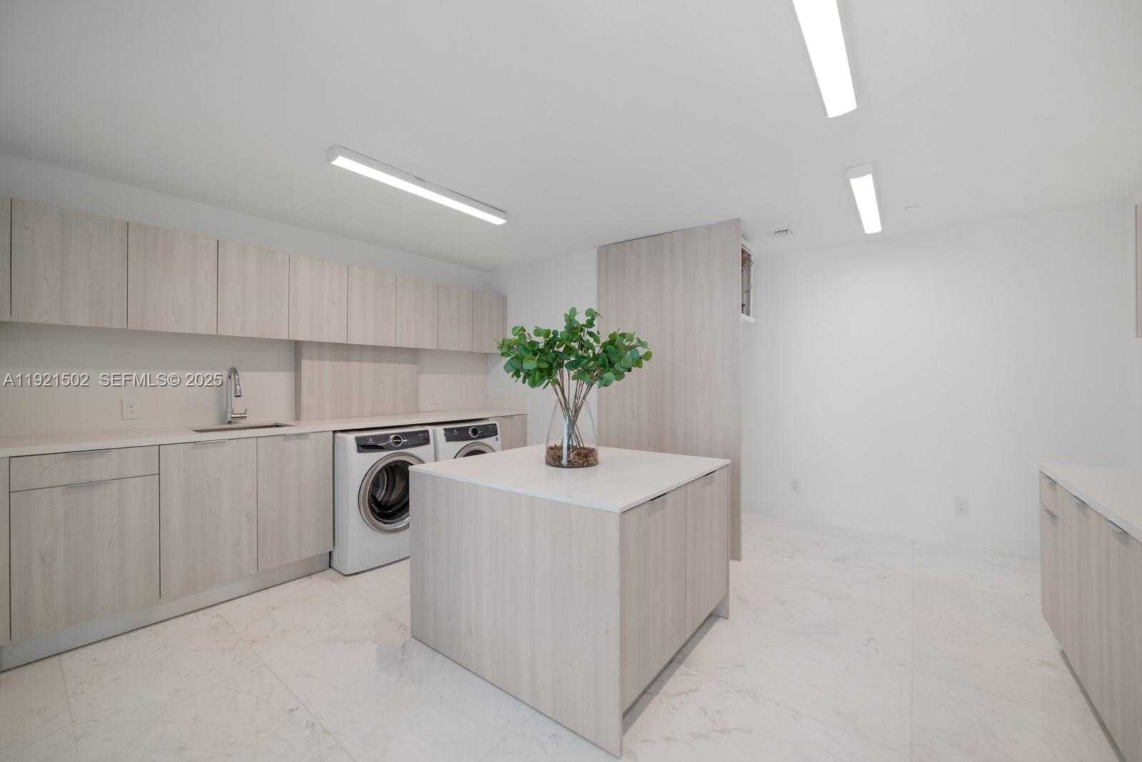 Small Image of 1643 BRICKELL AVE #4902, Miami Number 33