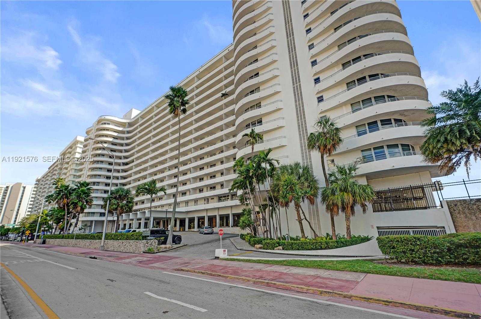 Small Image of 5555 COLLINS AVENUE #3C, Miami Beach Number 1
