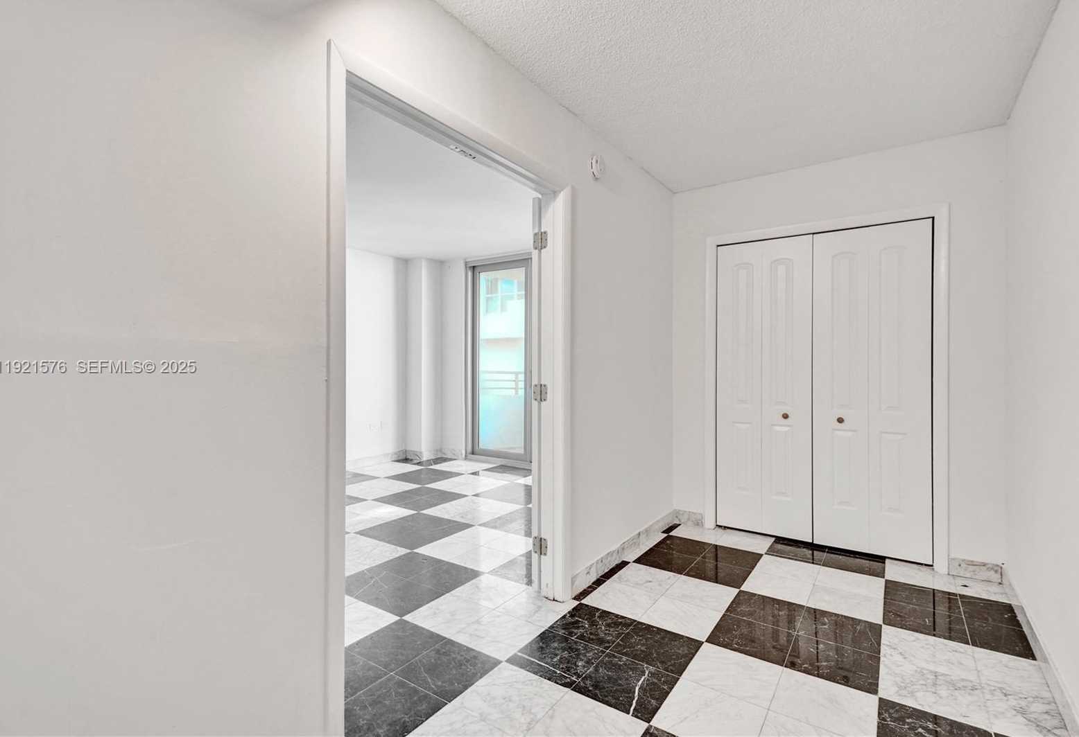 Small Image of 5555 COLLINS AVENUE #3C, Miami Beach Number 10