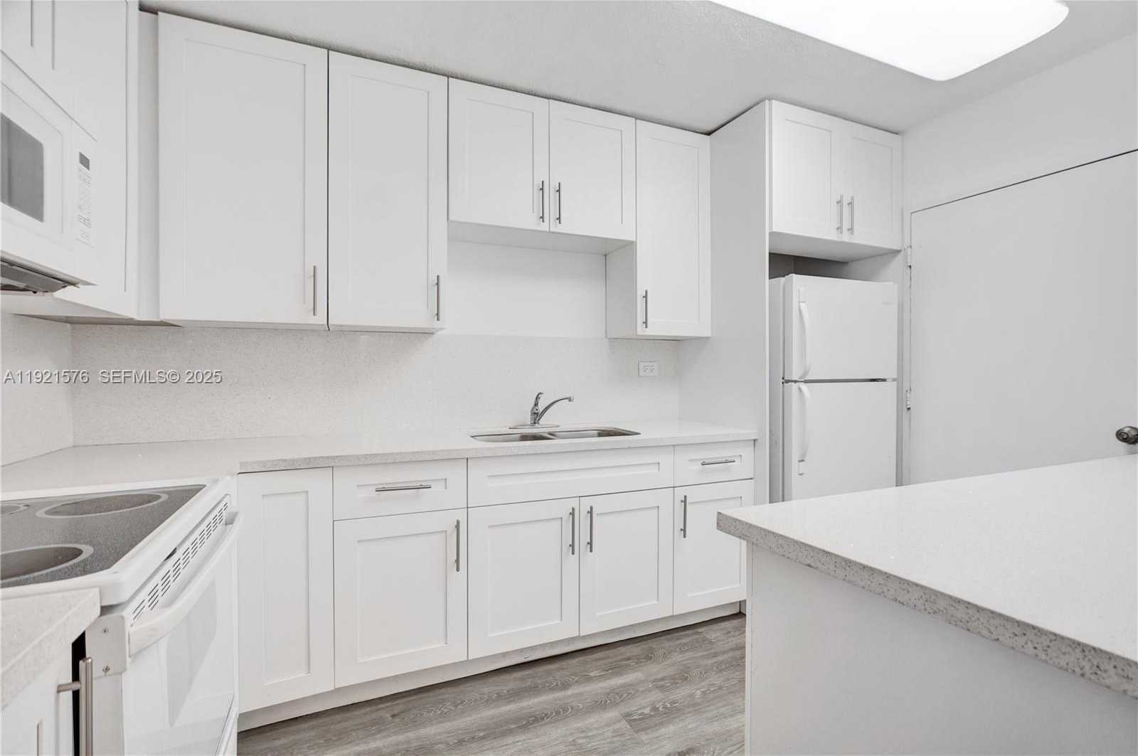 Small Image of 5555 COLLINS AVENUE #3C, Miami Beach Number 11