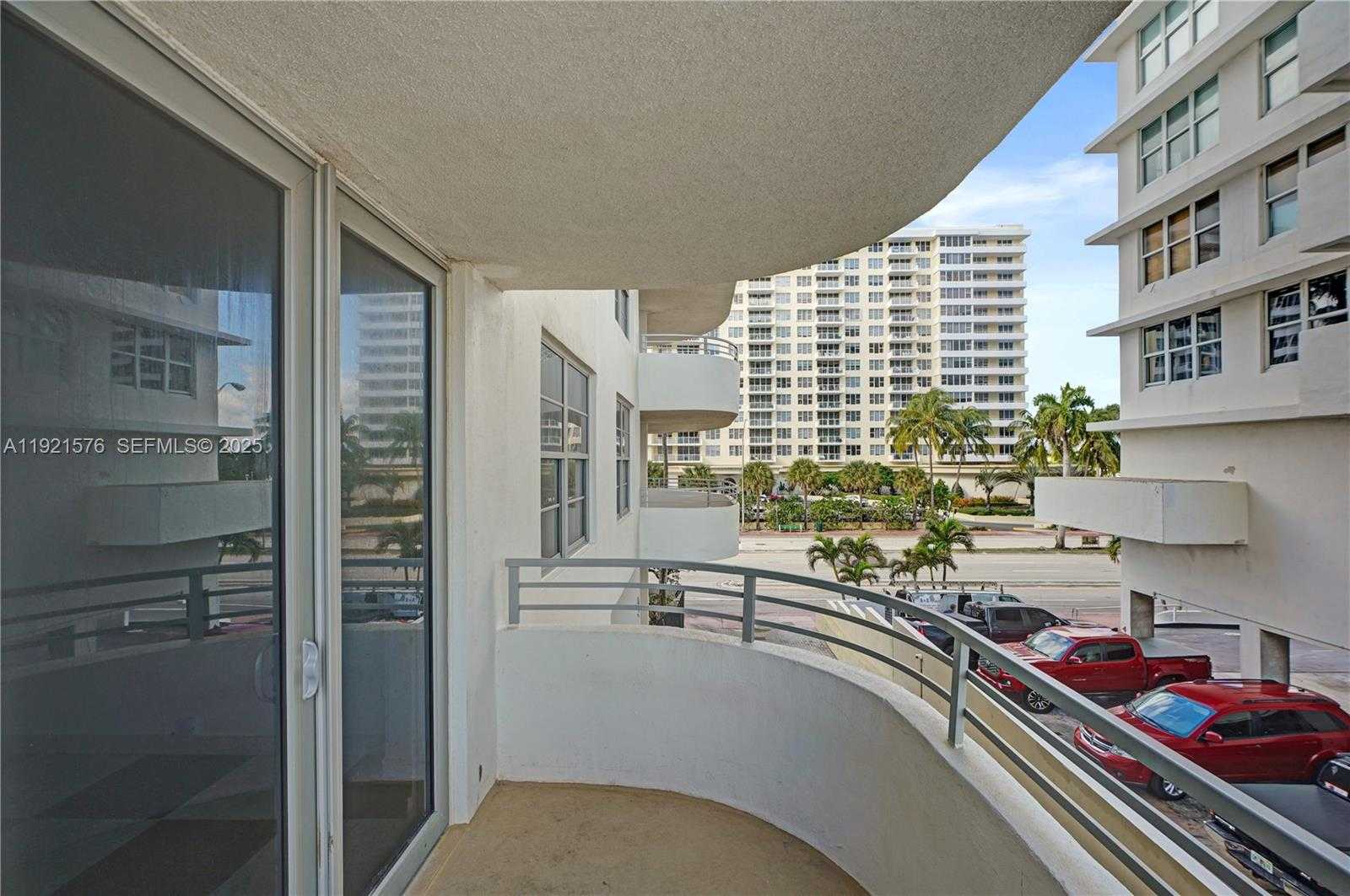 Small Image of 5555 COLLINS AVENUE #3C, Miami Beach Number 18