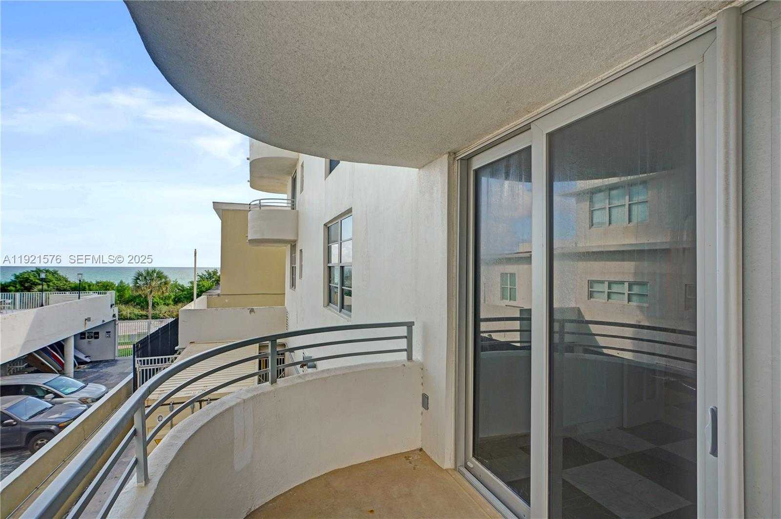 Small Image of 5555 COLLINS AVENUE #3C, Miami Beach Number 19